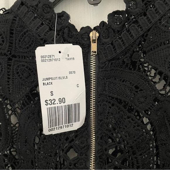 NWT Forever 21 Black Lace Crochet Sleeveless Romper Playsuit  Jumpsuit Size XS - Picture 5 of 7